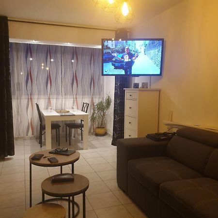Le Queirele Apartman Le Lavandou Kültér fotó